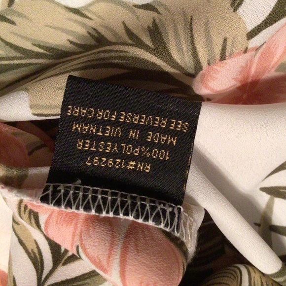 Beautiful, airy Iman floral top, size medium. Never worn. - Picture 3 of 4